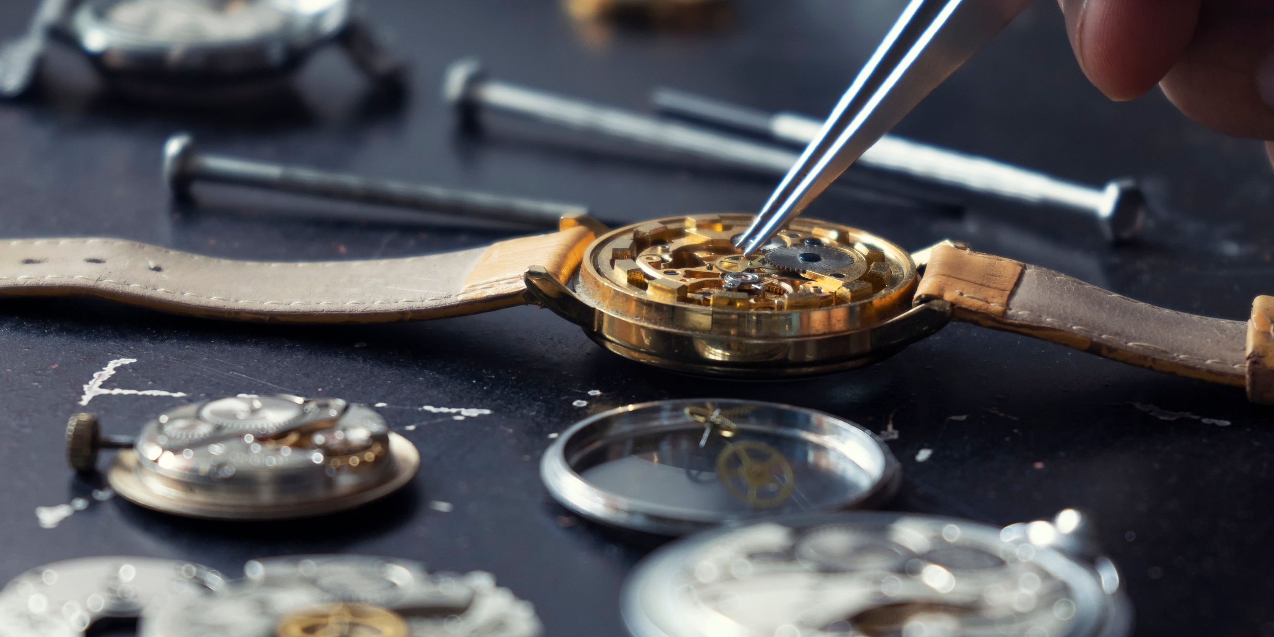Choosing the Right Watch Repair Service